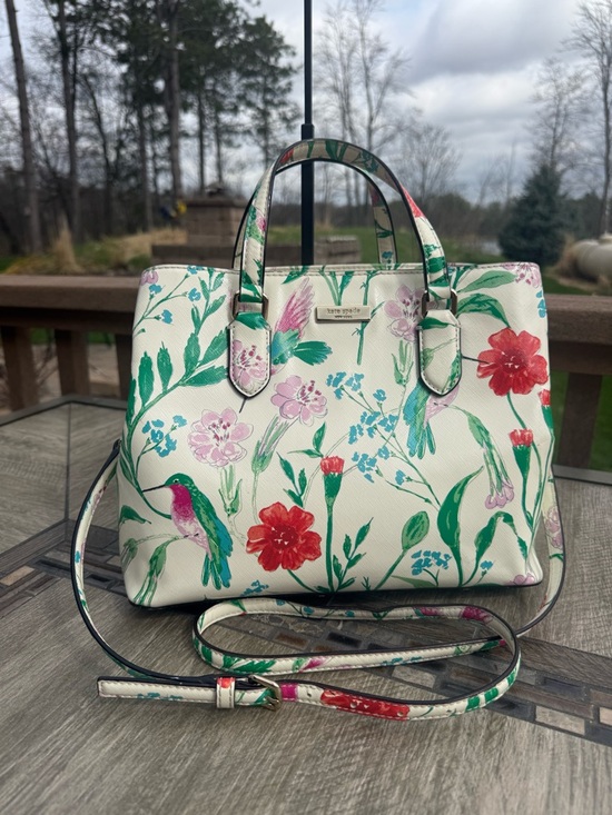 kate spade Handbags - EUC Kate Spade Laurel Way Evangelie limited-edition
Hummingbird Floral Bag